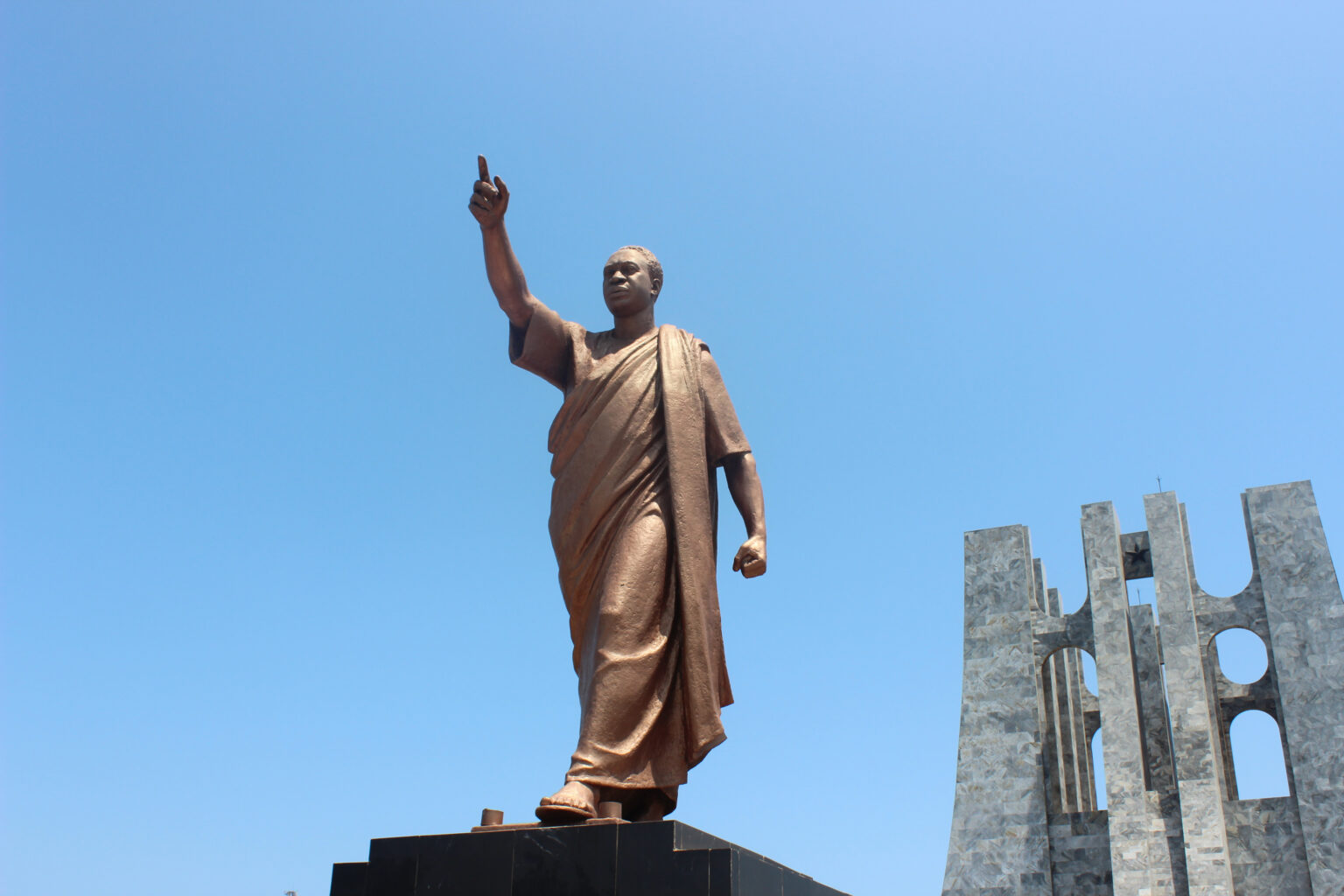 An image of kwame nkrumah's statue